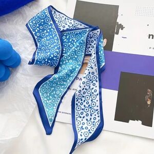 Blue and White silk Floral Twilly/Scarf